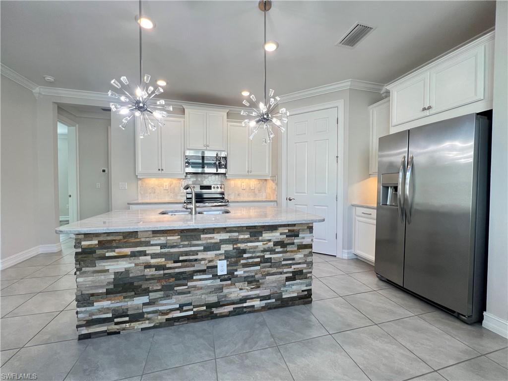 28442 Captiva Shell Loop Bonita Springs, FL 34135 - Photo 4 of 35