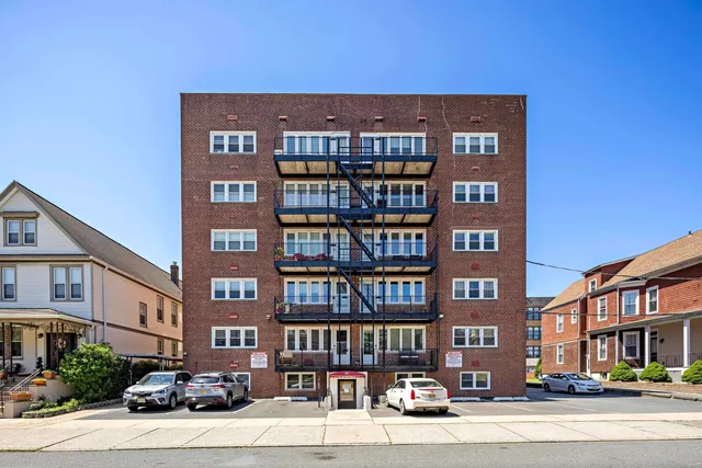 $224,000 | 70 West 32nd Street, Unit 4D, Bayonne, NJ 07002