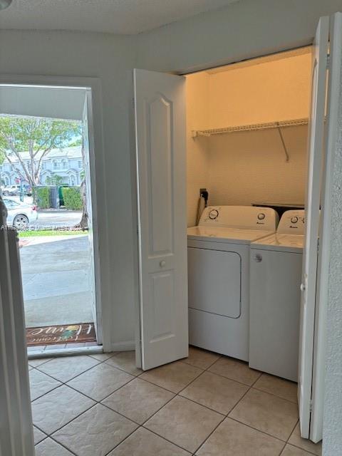 Three Lakes Miami, FL 33186 - Photo 25 of 34 a utility room with dryer and washer