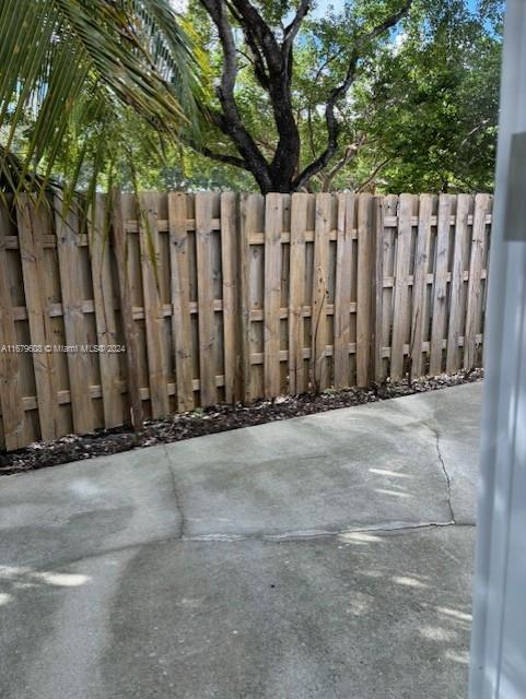 Three Lakes Miami, FL 33186 - Photo 28 of 34 a view of outdoor space with wooden fence