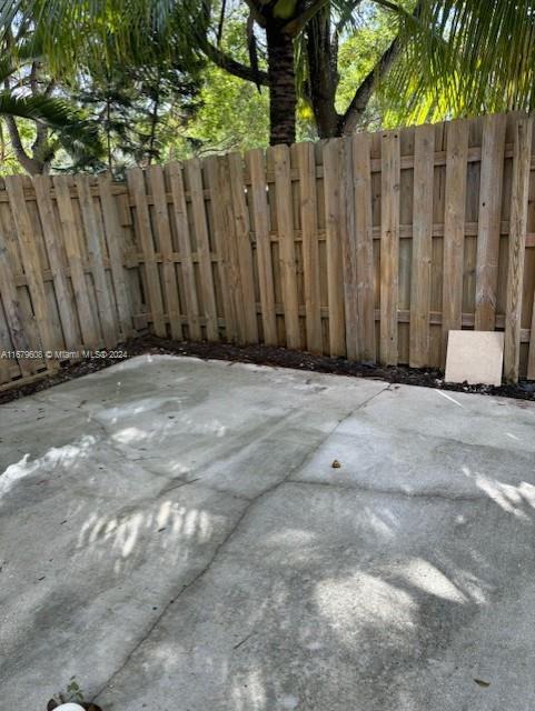 Three Lakes Miami, FL 33186 - Photo 29 of 34 a view of wooden fence