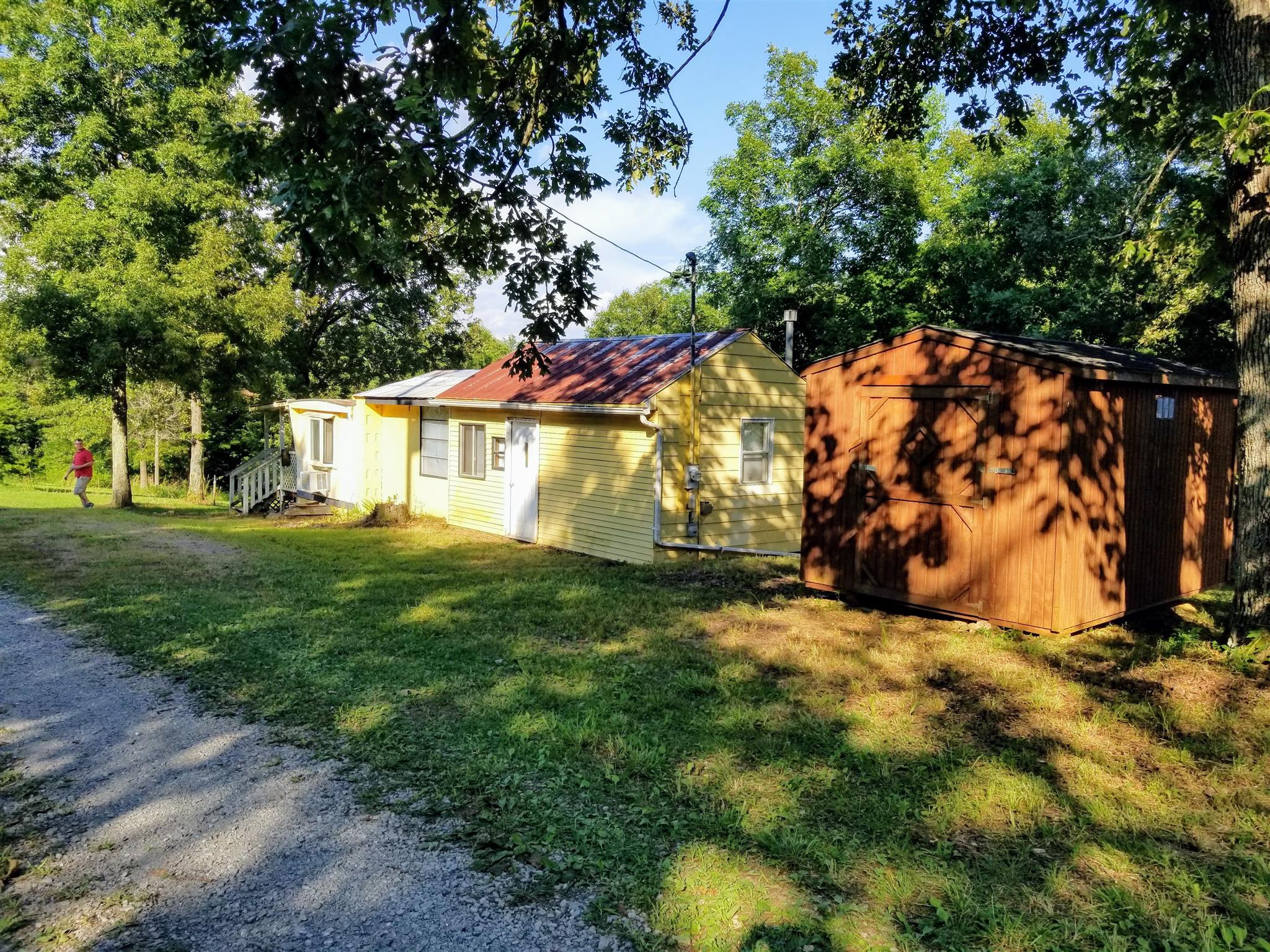 191 Winding Way Road Dover, TN 37058 - Photo 4 of 9 Storage shed beside mobile.