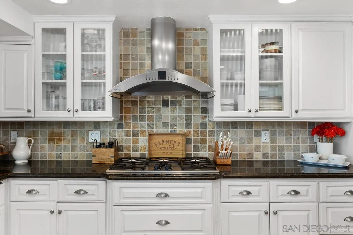 11651 Shadowglen Road El Cajon, CA 92020 - Photo 14 of 48