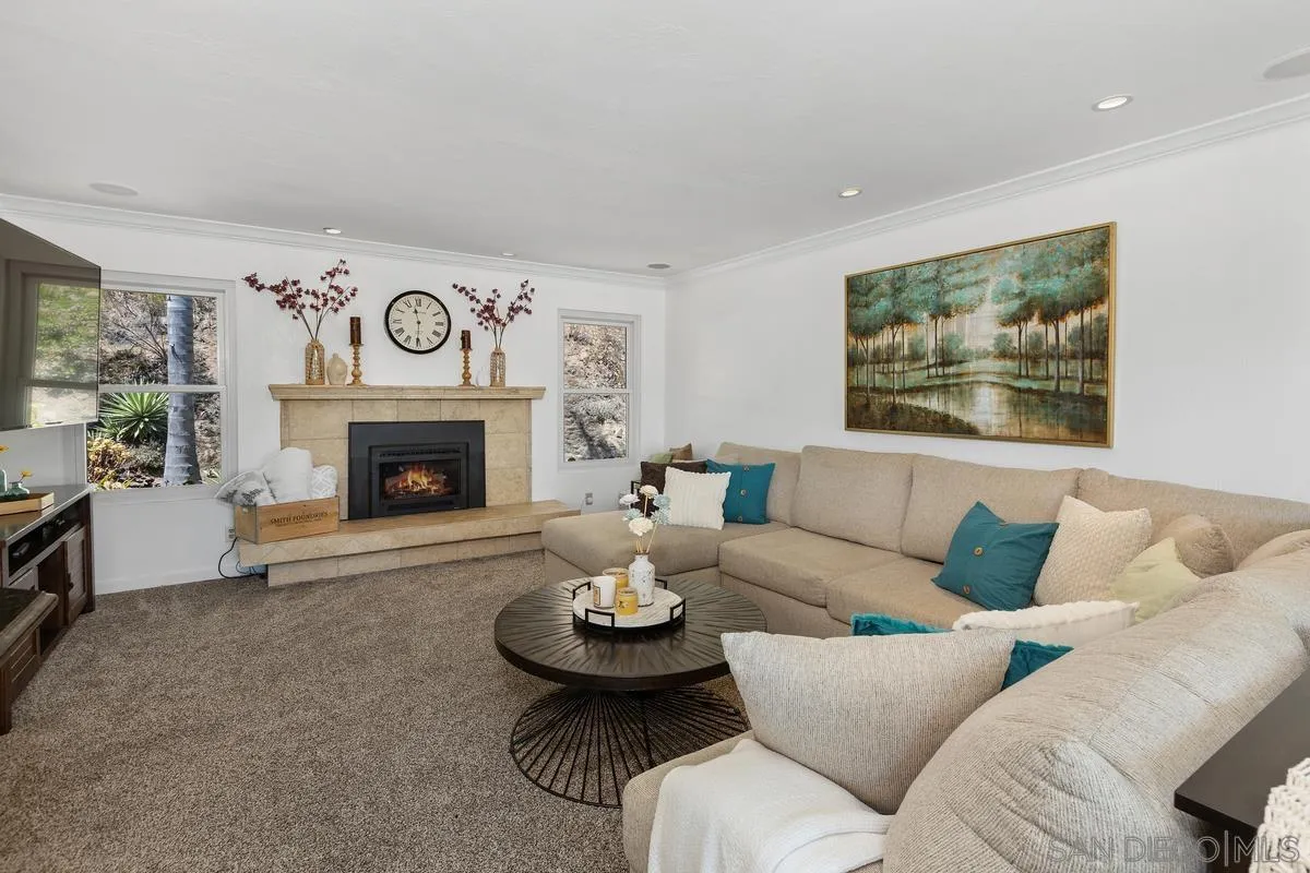 11651 Shadowglen Road El Cajon, CA 92020 - Photo 9 of 48