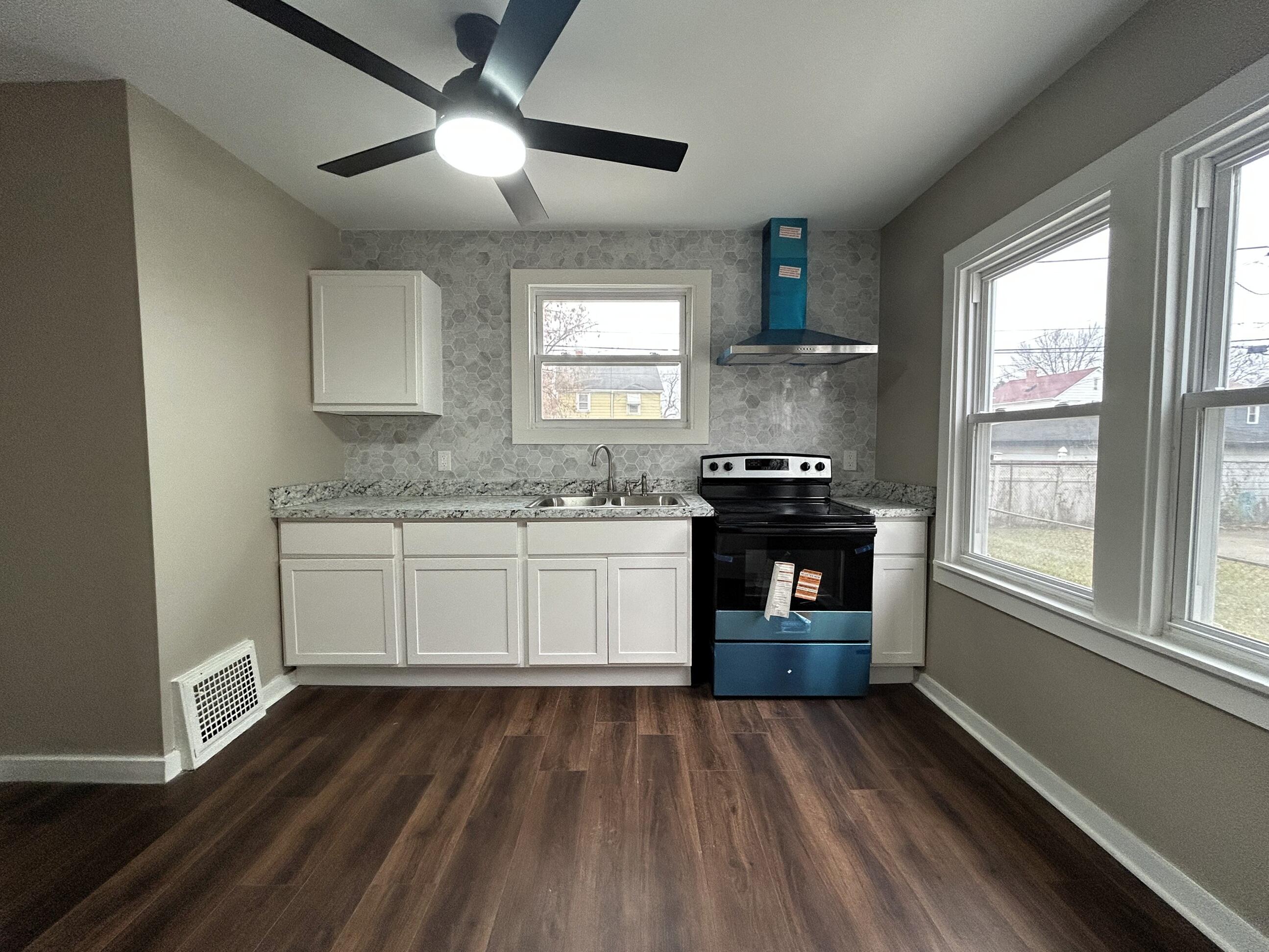 4462 North 27th Street Milwaukee, WI 53209 - Photo 11 of 21 Kitchen 3