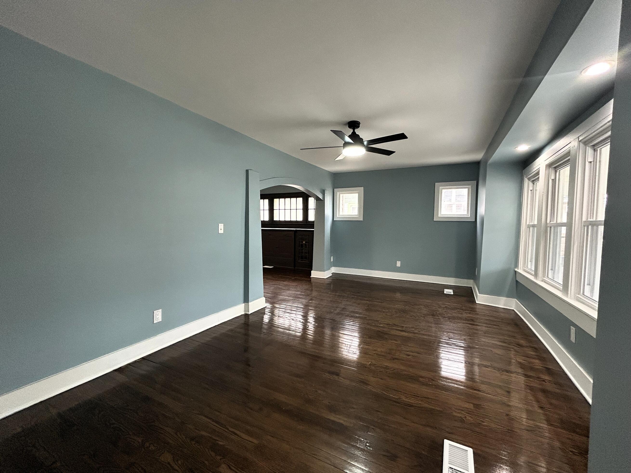 4462 North 27th Street Milwaukee, WI 53209 - Photo 3 of 21 Living 1