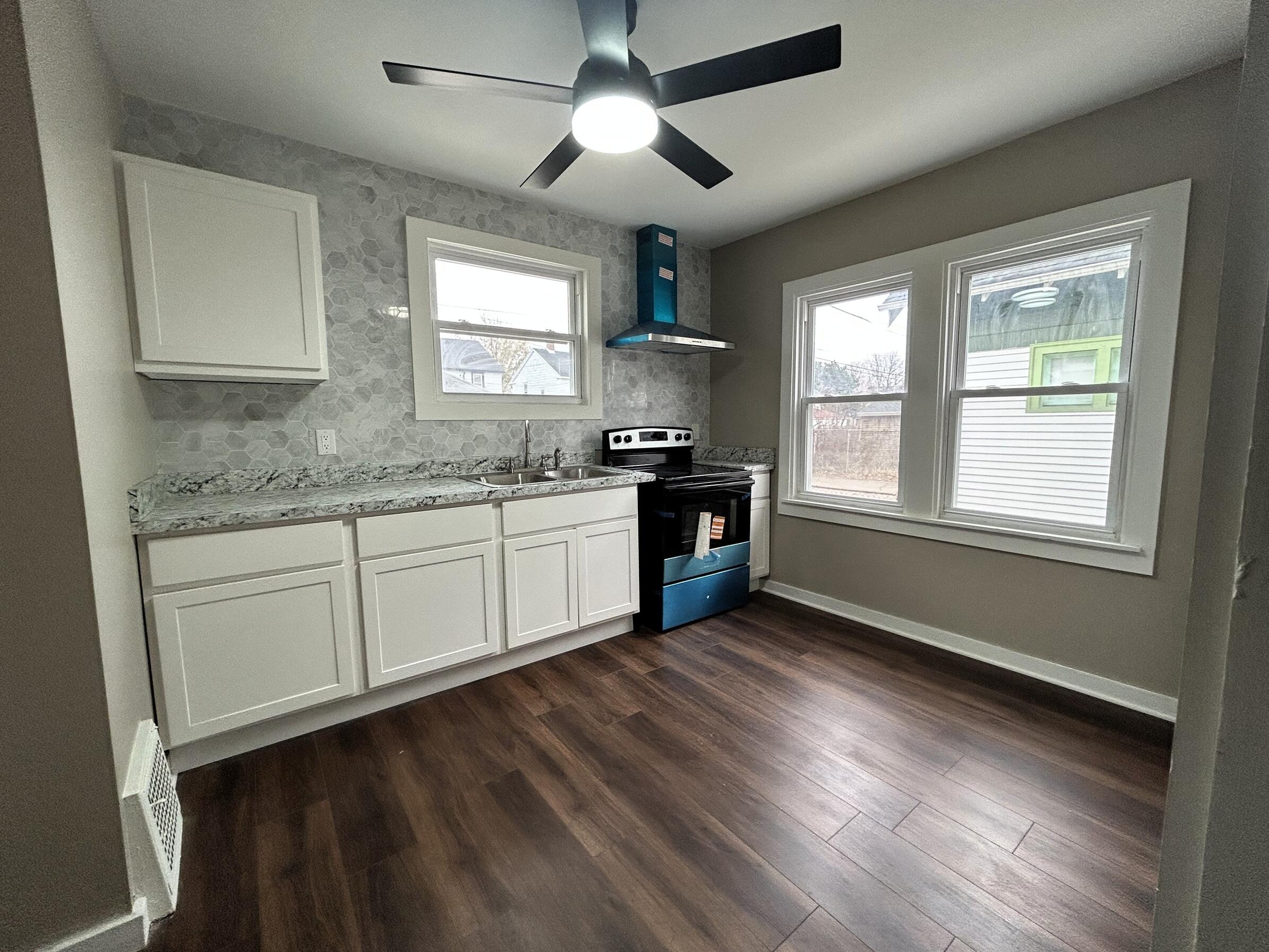 4462 North 27th Street Milwaukee, WI 53209 - Photo 9 of 21 Kitchen 1