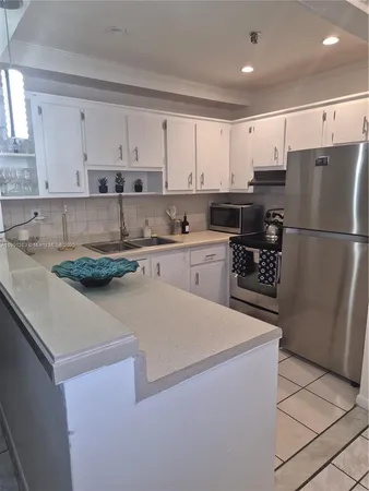 $4,000 | 201 180th Drive, Unit 411, Sunny Isles Beach, FL 33160