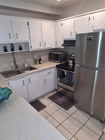 $4,000 | 201 180th Drive, Unit 411, Sunny Isles Beach, FL 33160