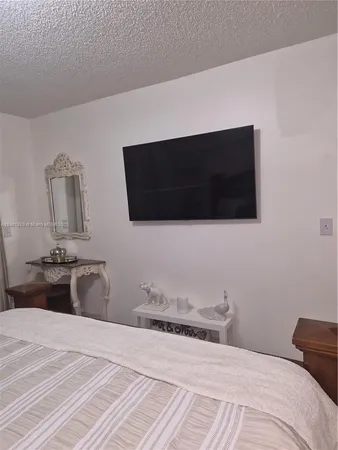 $4,000 | 201 180th Drive, Unit 411, Sunny Isles Beach, FL 33160