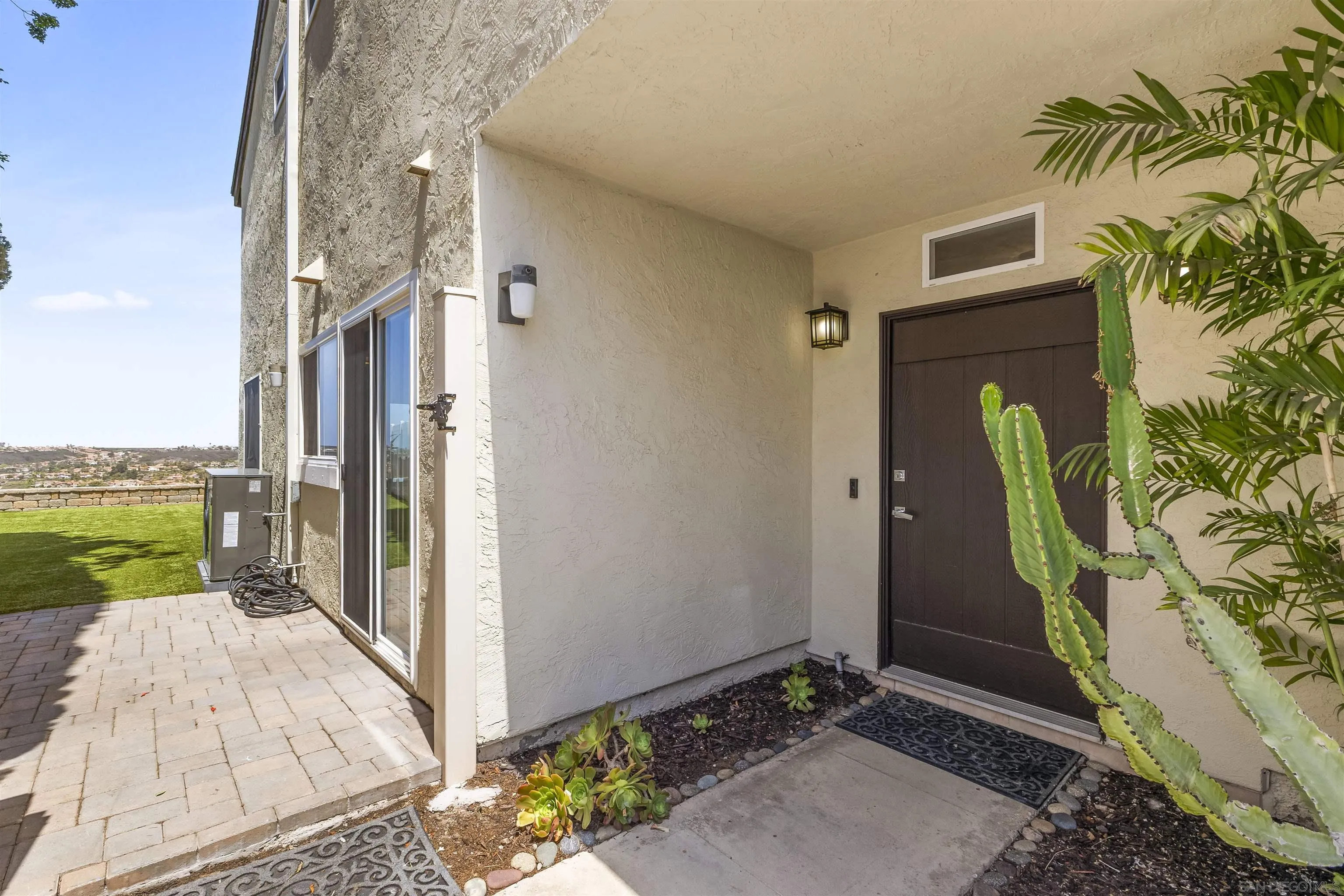 8834 Capcano Road San Diego, CA 92126 - Photo 5 of 55 Gallery Image 5