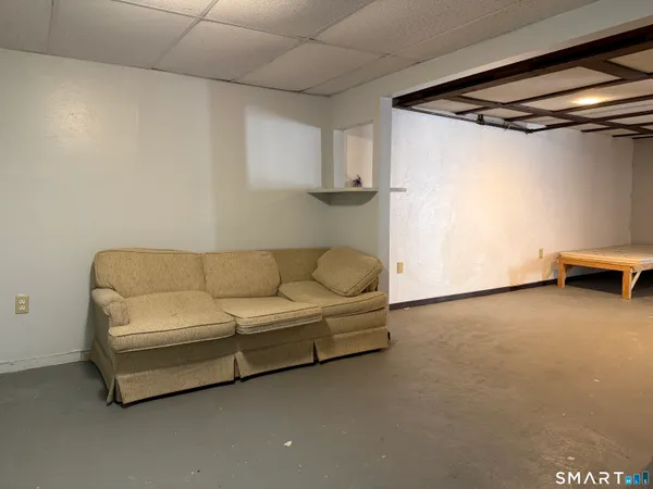 $2,900 | 35 Early Avenue, Stratford, CT 06615