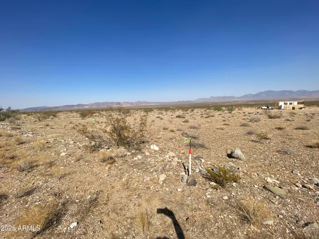$3,000 | Xxxxx North Xxxxx N Phillip (lot 353) Road, Unit 353, Dolan Springs, AZ 86441