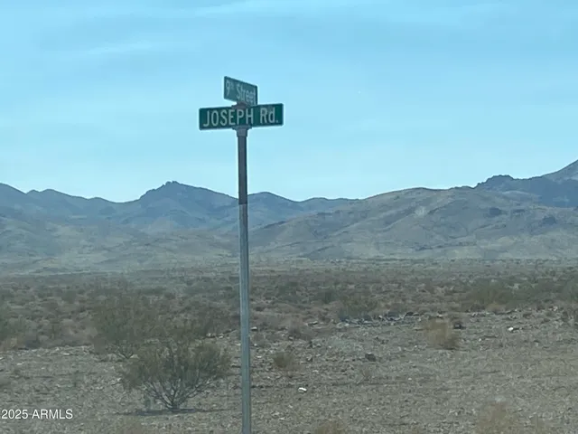 $3,000 | Xxxxx North Xxxxx N Phillip (lot 353) Road, Unit 353, Dolan Springs, AZ 86441