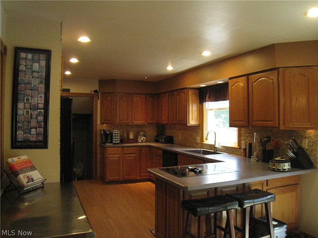34890 Solon Road Solon, OH 44139 - Photo 3 of 29 Outstanding kitchen with breakfast bar.