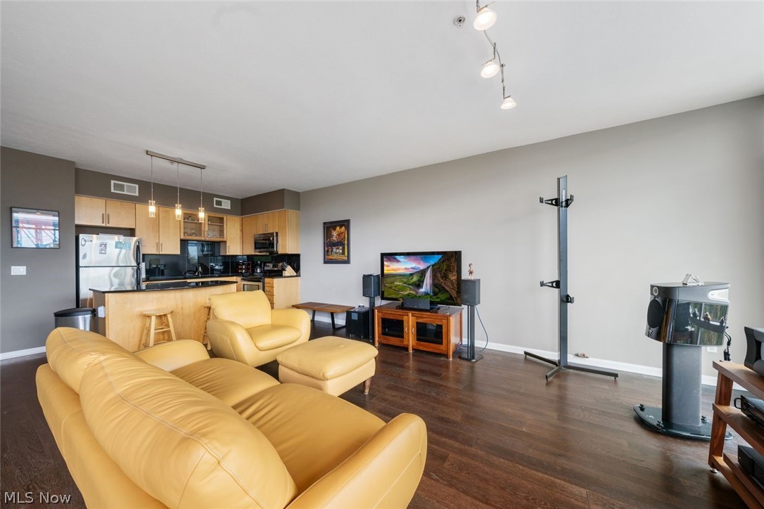 1237 Washington Avenue, Unit 511 Cleveland, OH 44113 - Photo 4 of 21