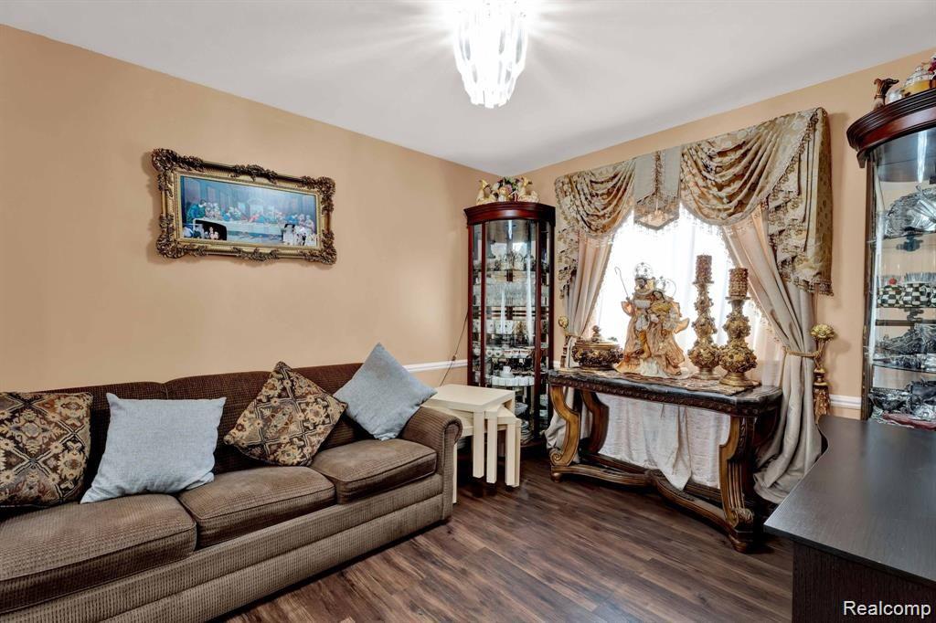 5583 Farmington Road West Bloomfield, MI 48322 - Photo 11 of 31 Gallery Image 11