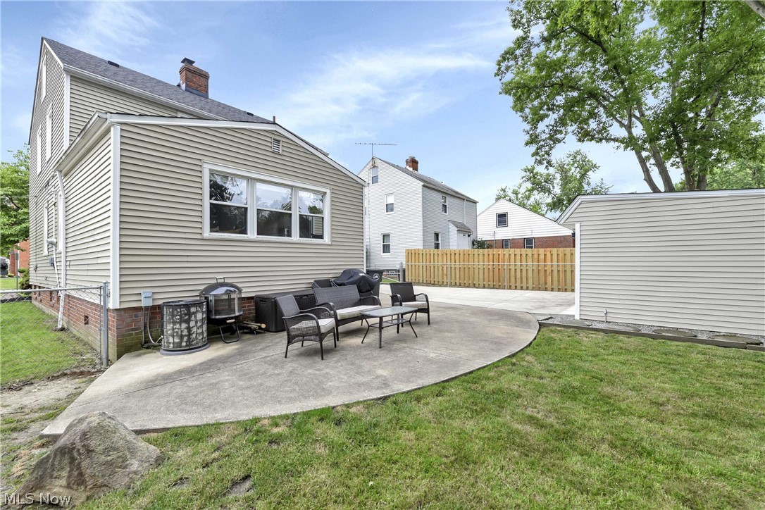 1356 Gordon Road Lyndhurst, OH 44124 - Photo 7 of 28