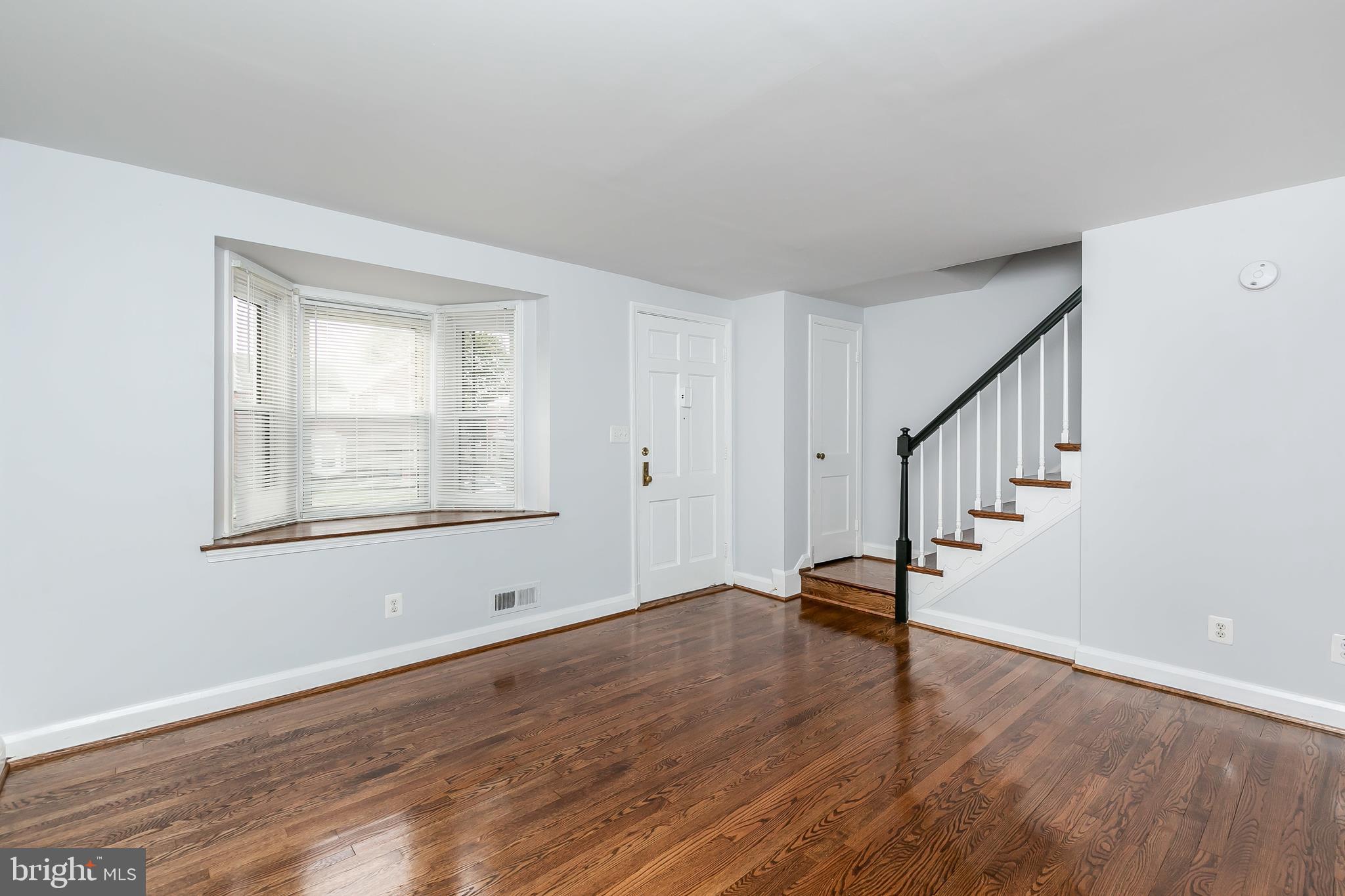 1652 Thetford Road Baltimore, MD 21286 - Photo 9 of 41 Living Room
