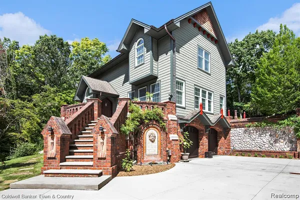 $745,000 | 3534 Catherine Anne, Holly, MI 48442
