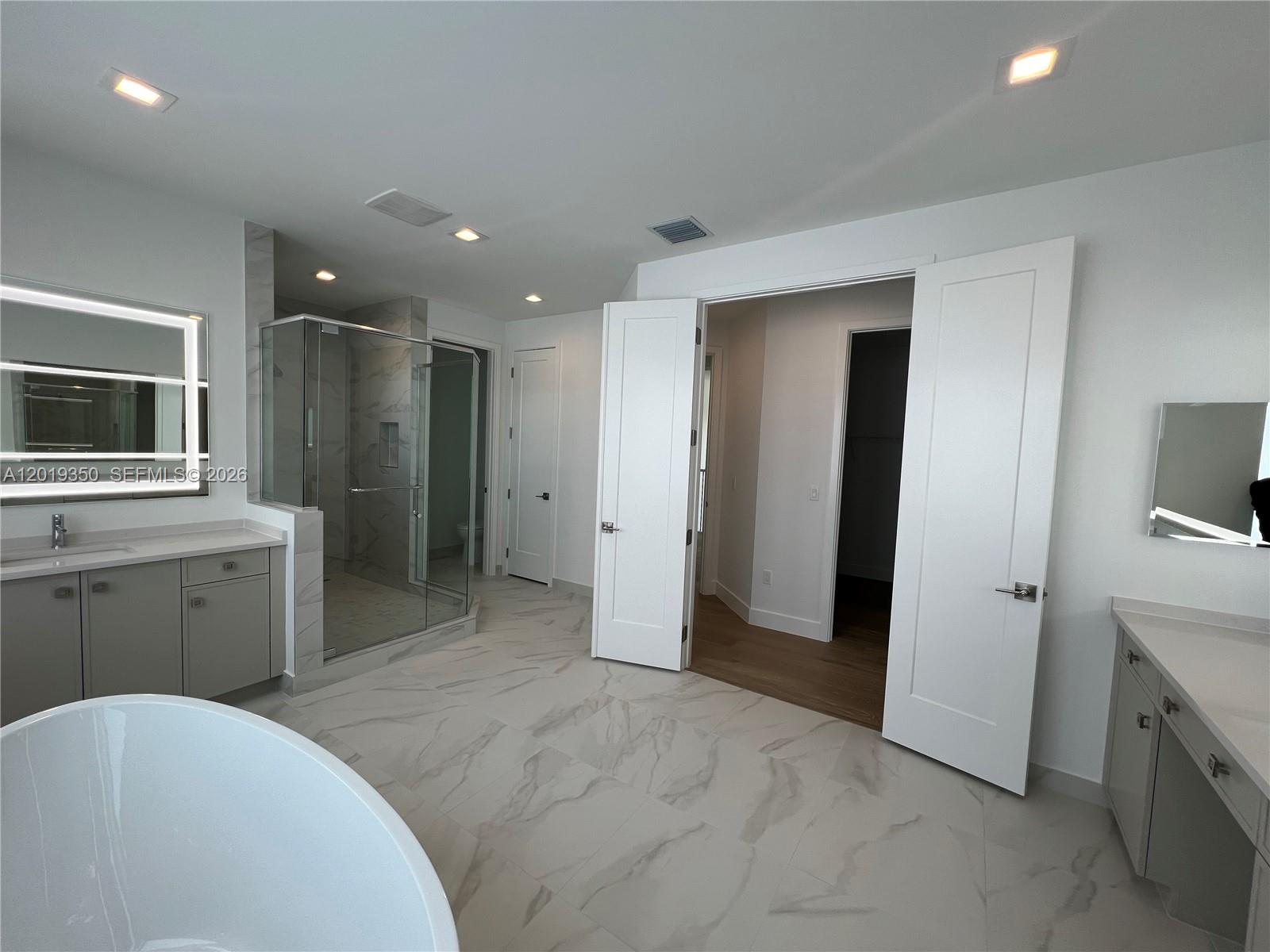 9172 Silver Marsh Lane, Unit 9172 Boca Raton, FL 33434 - Photo 16 of 34 a bathroom with a bathtub a sink and a mirror