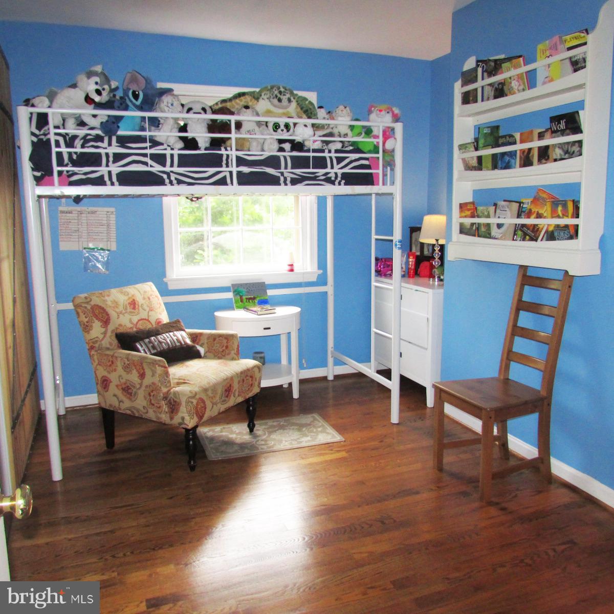 6733 Baron Road McLean, VA 22101 - Photo 18 of 29 Bedroom with plenty of room