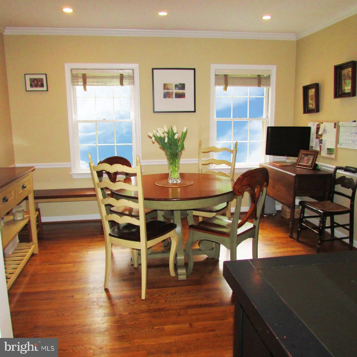 6733 Baron Road McLean, VA 22101 - Photo 7 of 29 Large dining room can accommodate a large gatherin