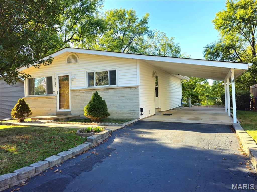 2729 Link Road St. Louis, MO 63114 - Photo 1 of 20 Gallery Image 1