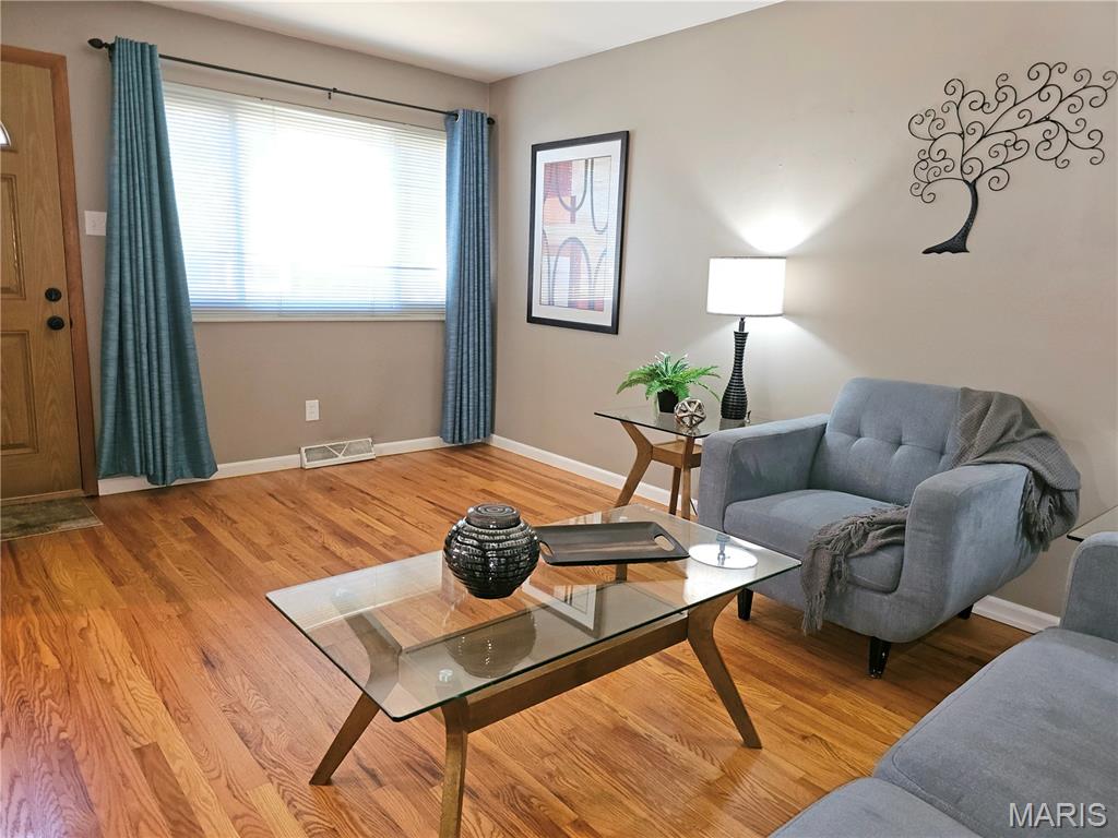 2729 Link Road St. Louis, MO 63114 - Photo 5 of 20 Gallery Image 5