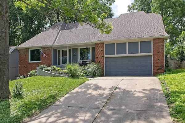 $460,000 | 8234 Parkhill Circle, Lenexa, KS 66215