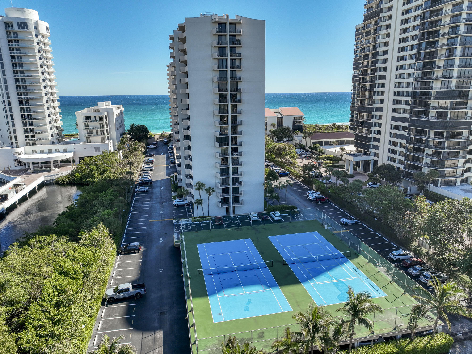 4200 North Ocean Drive, Unit 11405 Singer Island, FL 33404 - Photo 22 of 26 a view of yard