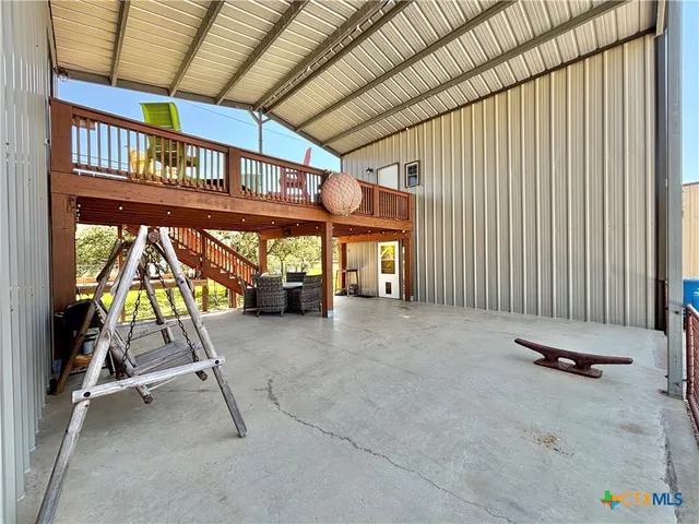 a view of entryway with a front door