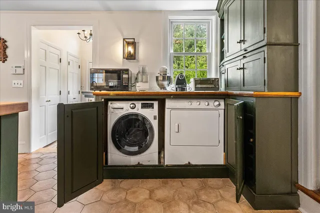 a house view with a outdoor space