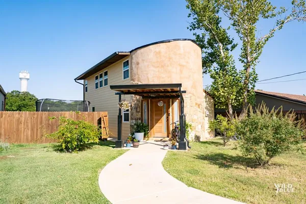 $225,000 | 507 South Ostrom Avenue, Eastland, TX 76448