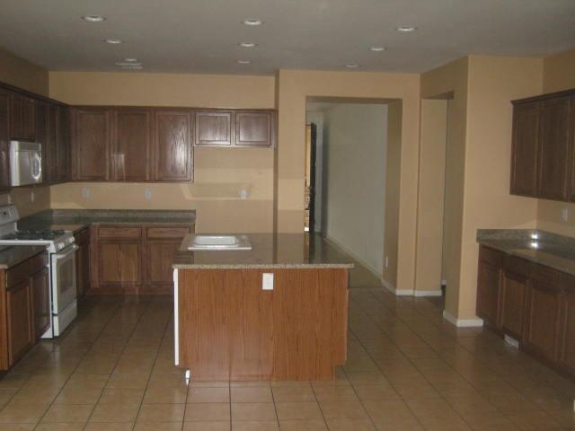 6840 West Ridgeline Road Peoria, AZ 85383 - Photo 3 of 7 kitchen