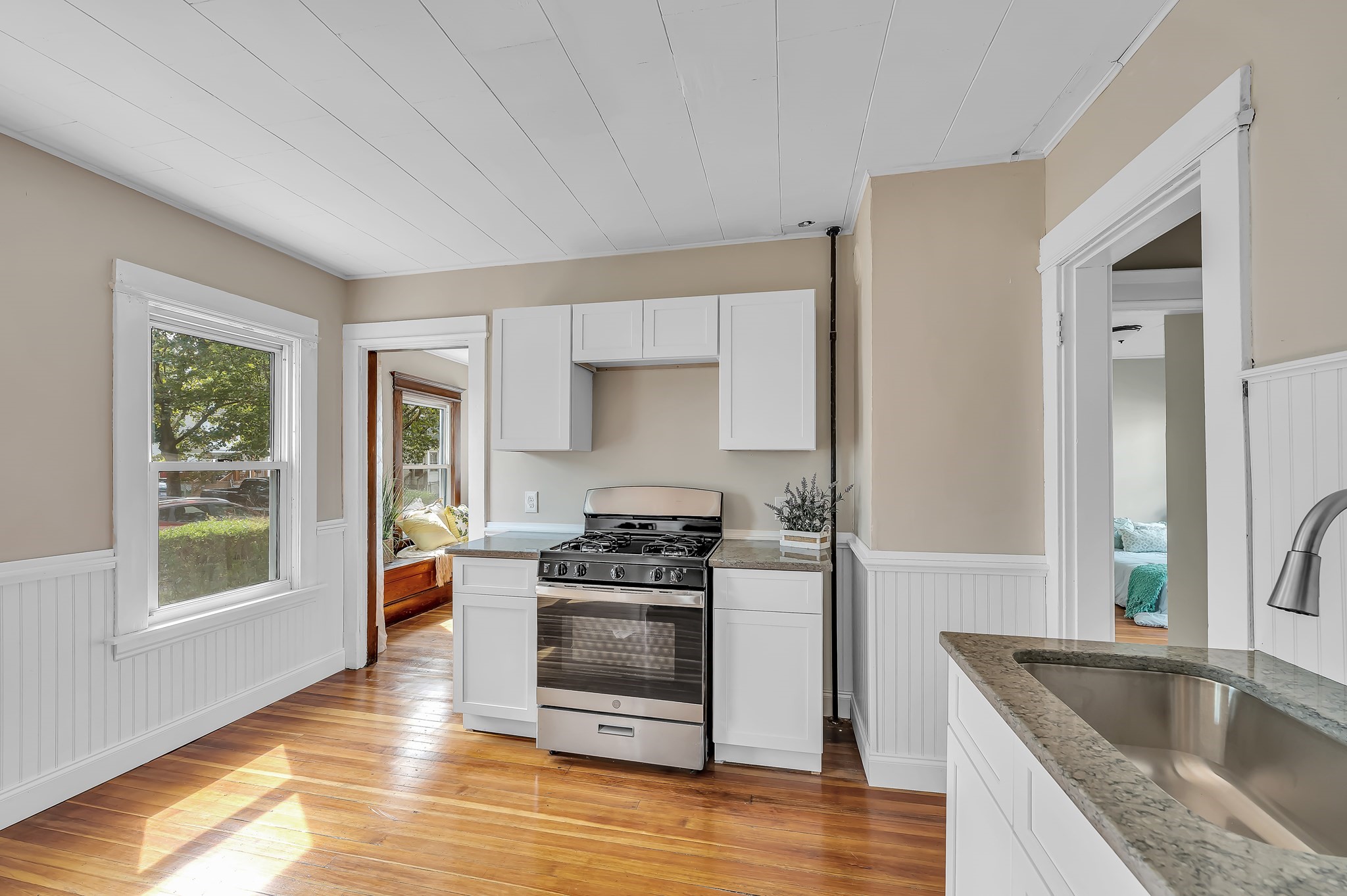 201-203 College Street Springfield, MA 01109 - Photo 5 of 39 Gallery Image 5
