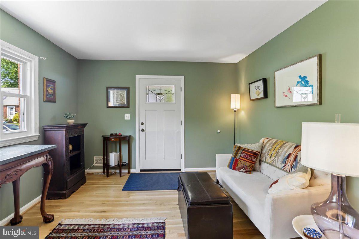 1504 Crest Road Silver Spring, MD 20902 - Photo 5 of 52