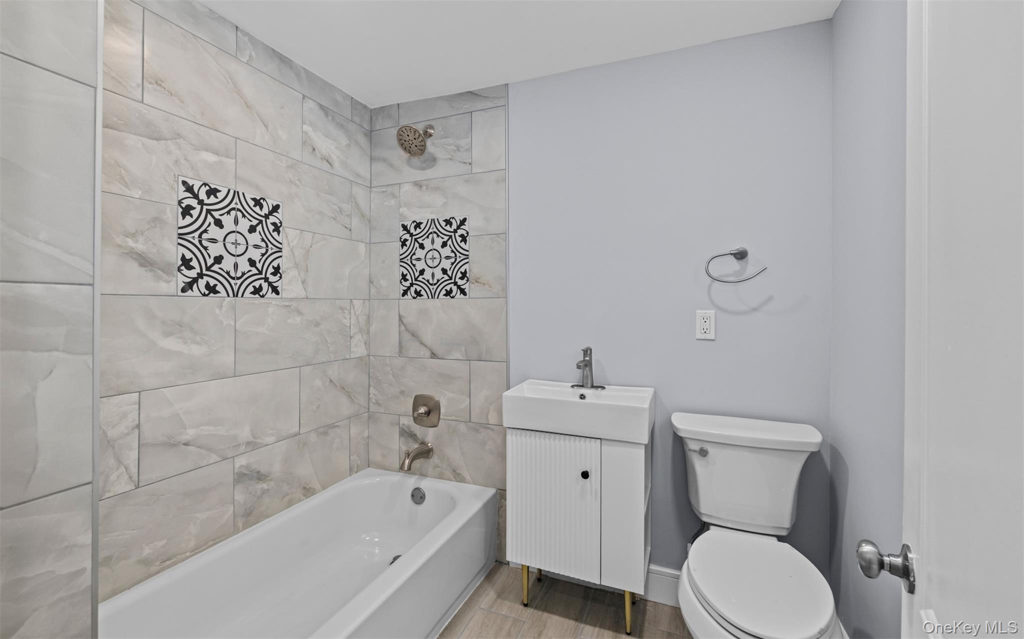 61 Eastview Road Ronkonkoma, NY 11779 - Photo 11 of 27 a bathroom with a toilet sink and bathtub