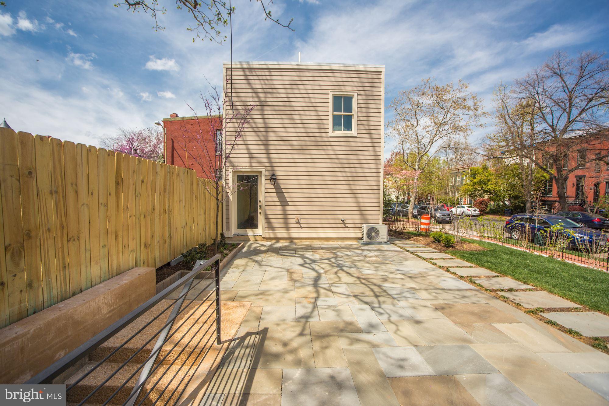 401 11th Street Southeast Washington, DC 20003 - Photo 6 of 27