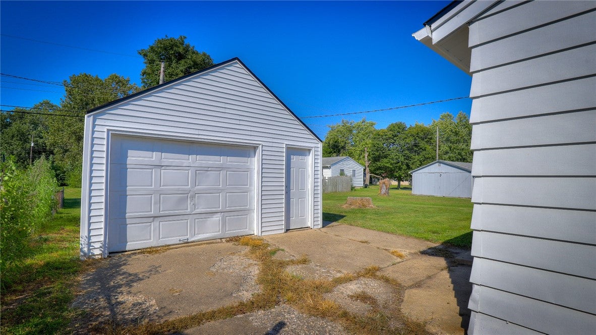 2856 East Cardinal Drive Decatur, IL 62526 - Photo 7 of 24 Gallery Image 7