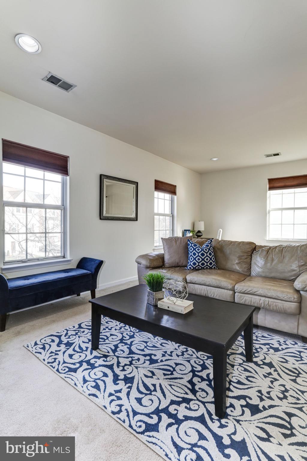 6819 Mayfair Road Laurel, MD 20707 - Photo 11 of 40 Living room