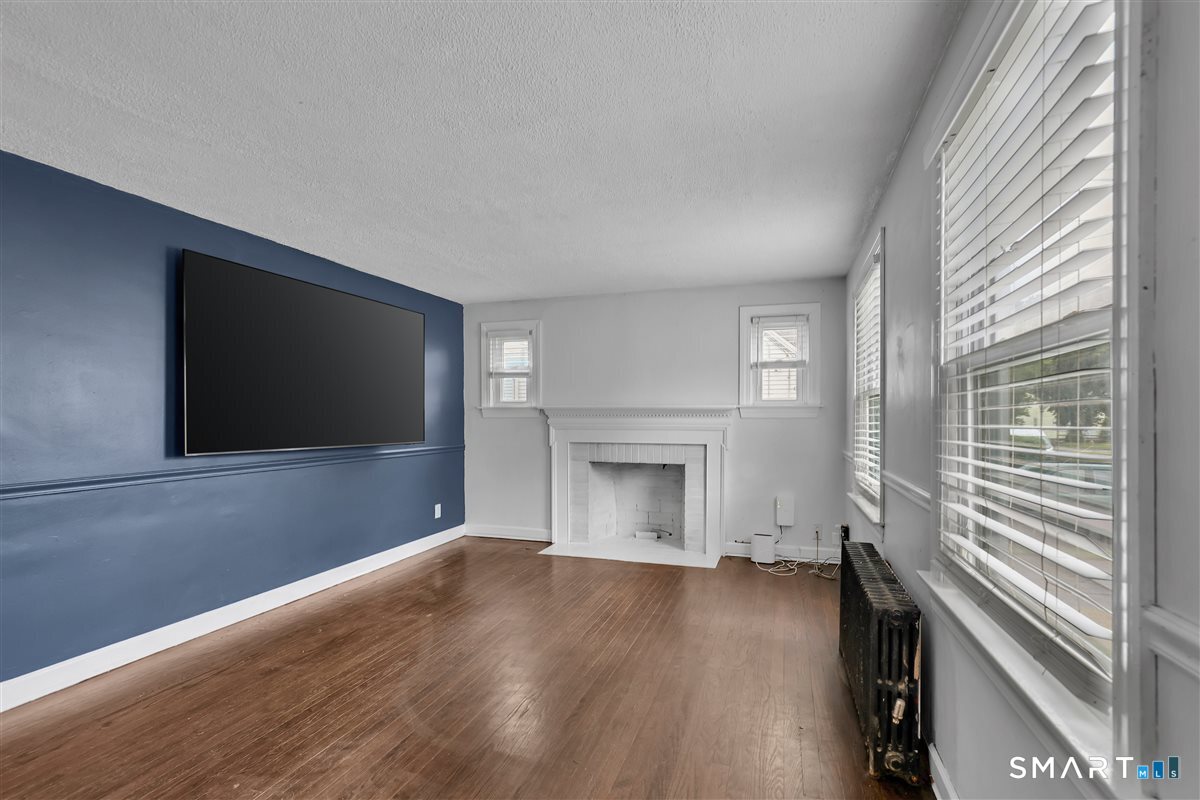 4 Robin Road Manchester, CT 06042 - Photo 4 of 24
