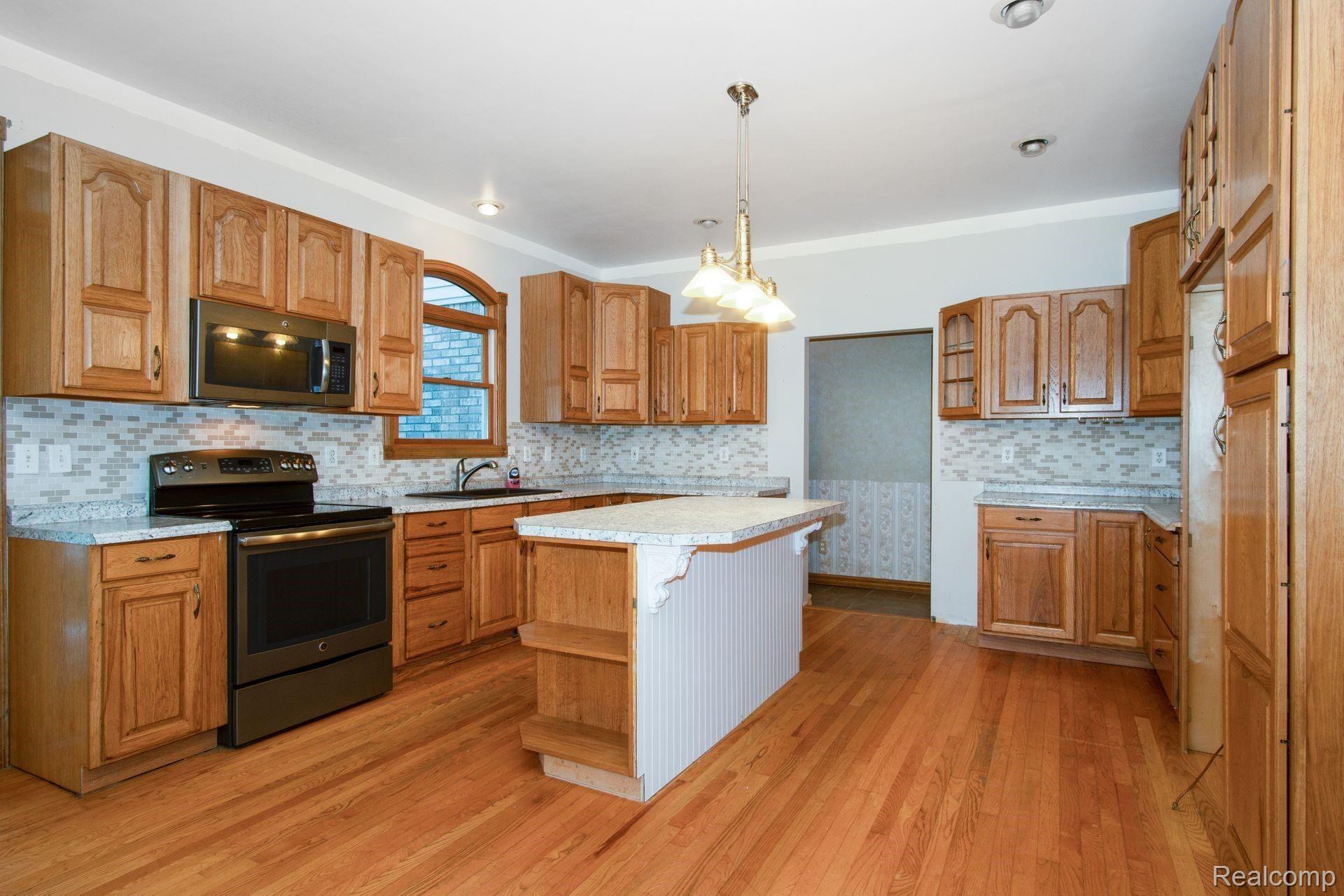 48761 Harris Road Belleville, MI 48111 - Photo 14 of 31 9.jpg