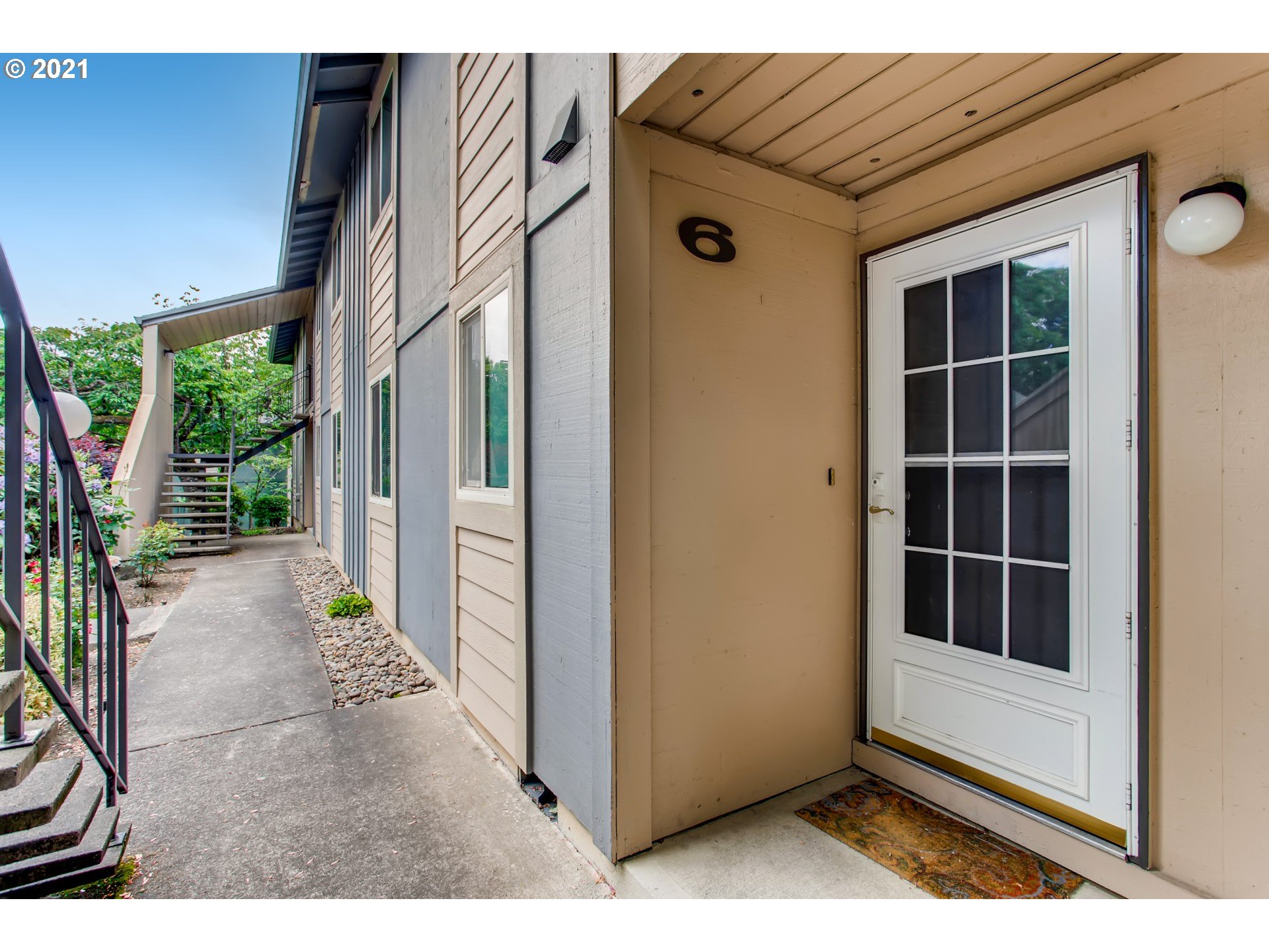 12640 Northwest Barnes Road, Unit 6 Portland, OR 97229 - Photo 3 of 14 Gallery Image 3