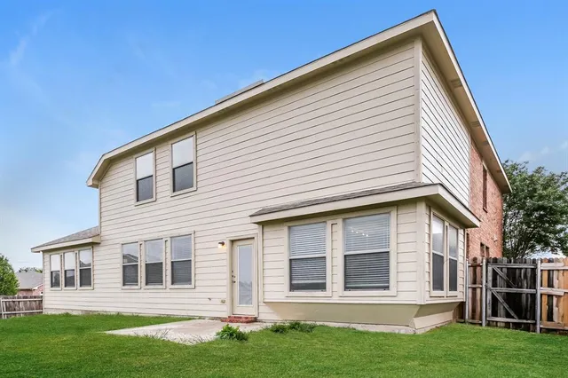 $2,815 | 533 Crown Oaks Drive, Fort Worth, TX 76131