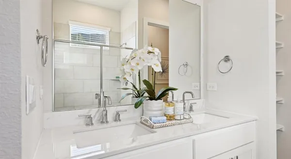 $2,299 | 3950 Dechman Drive, Unit 4038, Grand Prairie, TX 75052