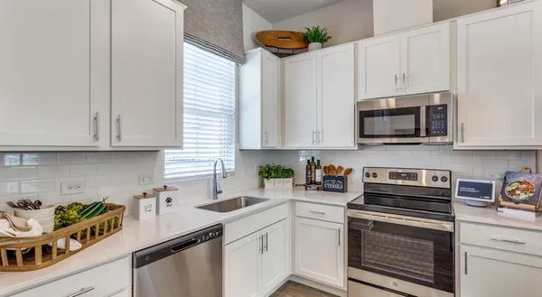 $2,299 | 3950 Dechman Drive, Unit 4038, Grand Prairie, TX 75052