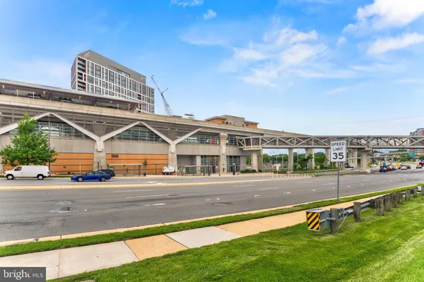 $3,275 | 1761 Old Meadow Road, Unit 209, McLean, VA 22102