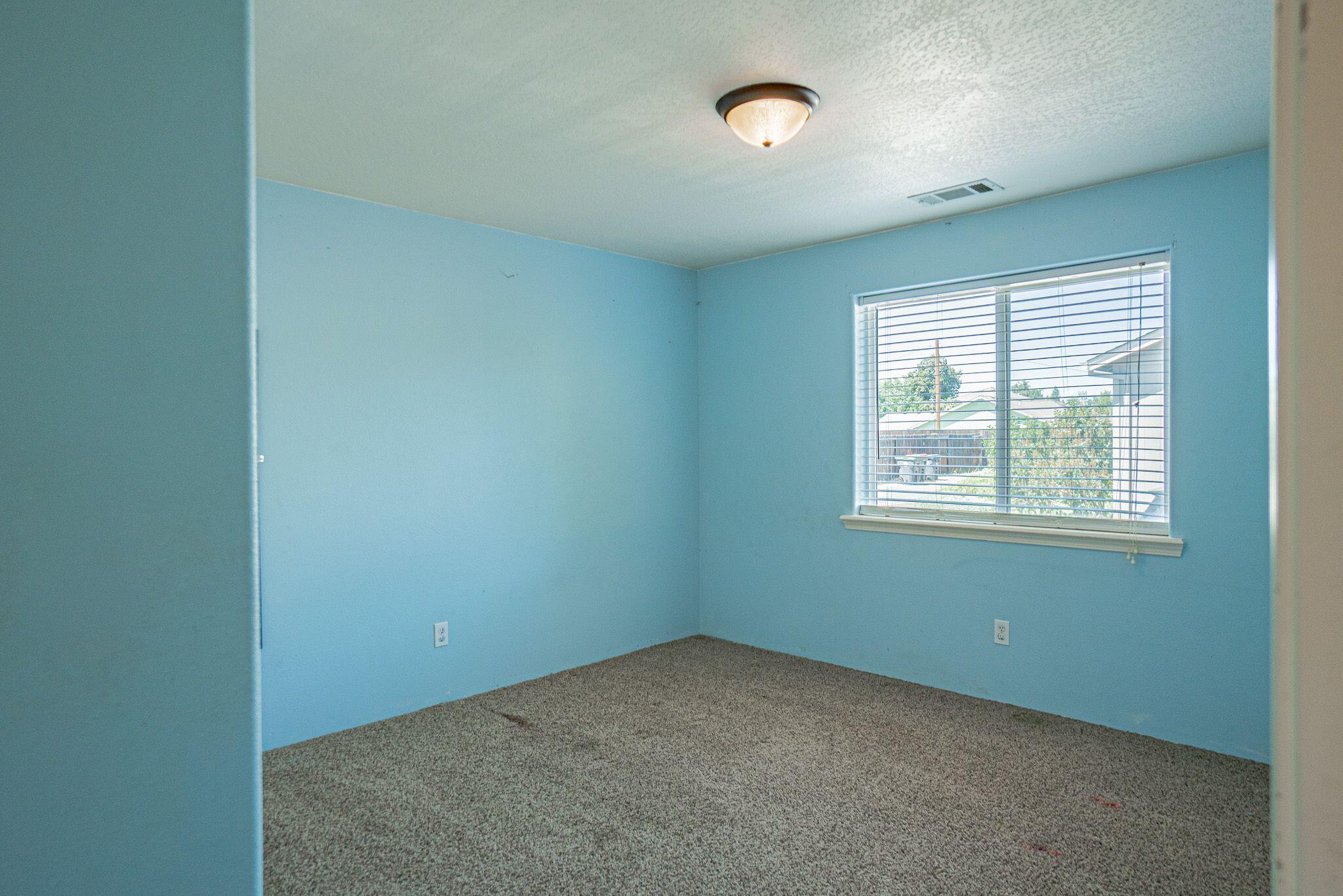 1539 Thomas Road Medford, OR 97501 - Photo 15 of 19 F3WrOObJ