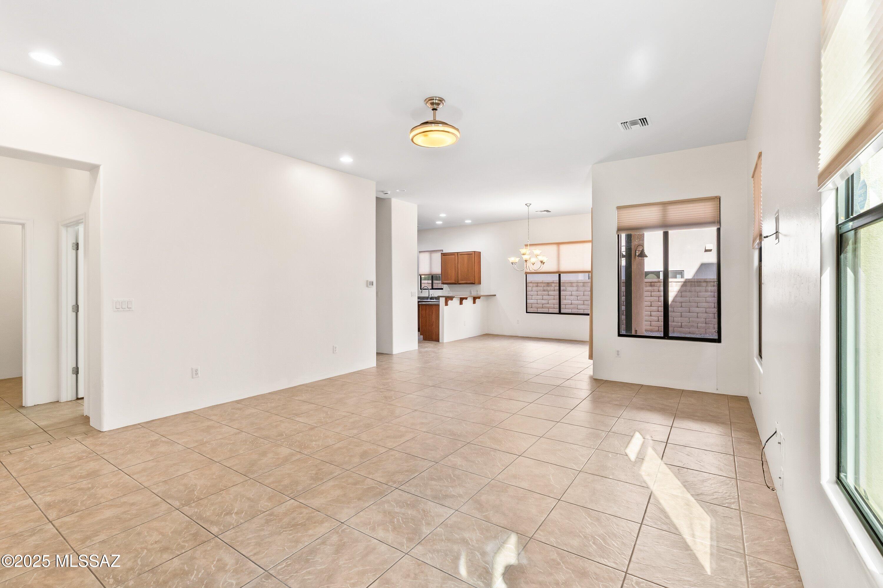 443 East Croydon Park Road Tucson, AZ 85704 - Photo 3 of 28